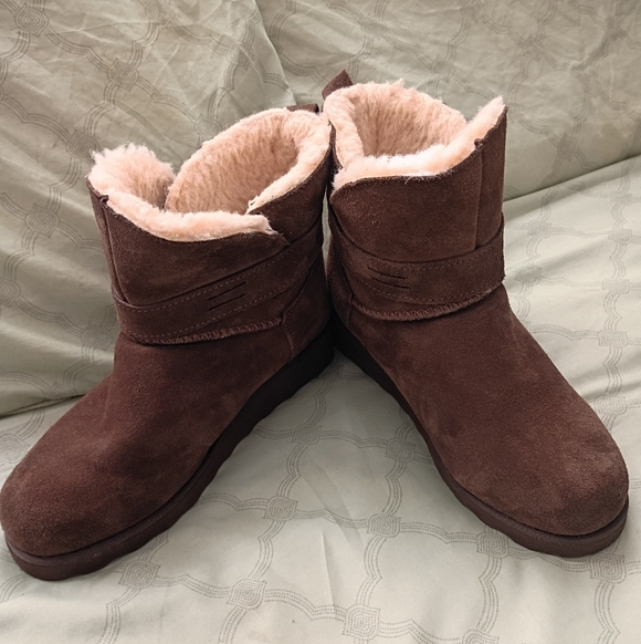 BearPaw Tan Suede Boots with Soft Lining - Picture 3 of 8
